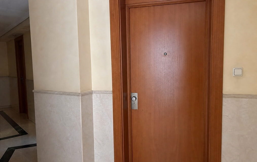 Cerradura antibumping instalada en puerta de vivienda en Gandía